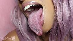 Longue lengua larga boca fetiche lollipop video completo